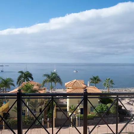 Marina Junto Al Mar Villa Los Cristianos (Tenerife)